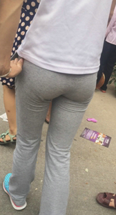 灰紧呢绒翘臀小妹