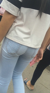 灰紧包臀小妹开发少