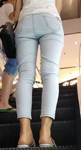 浅蓝牛仔裤长腿气质小少妇