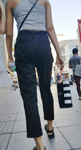 条纹紧裤漂亮美女