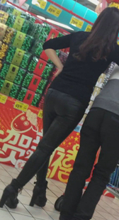 超市高跟皮裤少妇