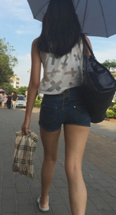 高腰大屁股牛仔热裤小妹