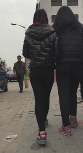 性感黑裤宽臀小妹