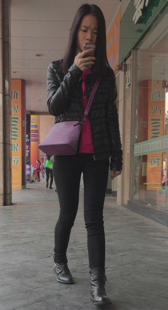 街拍黑裤小少妇开发少