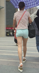 超紧热裤翘臀小少妇