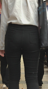 性感宽大臀打底裤学生妹