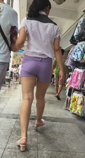 街拍成熟紧臀少妇