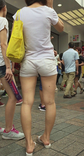 性感美少妇如此宽大臀肯定开发太多