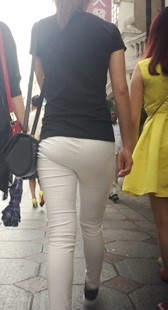 白紧裤美眉肉感好身材