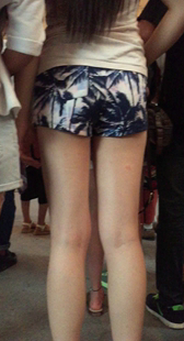 性感热裤大长腿大学妹