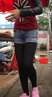 黑丝热裤少妇买烧鸭