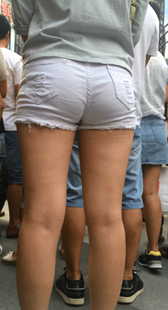 大屁股热裤熟妇