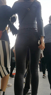 高挑黑裤紧臀小少妇