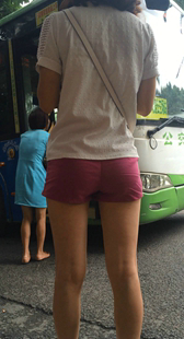红热裤大屁股等公交