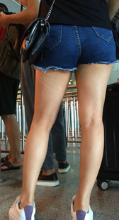 翘臀牛仔短裤子少女