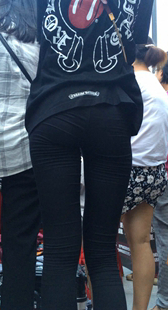 跟拍长腿健美裤大学妹