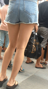 大长腿短裤小妹