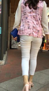 性感高跟白裤翘臀少妇