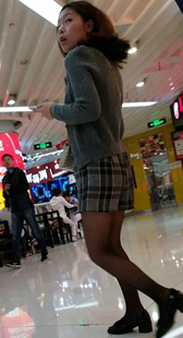 灰色格子黑丝美腿漂亮长发美女