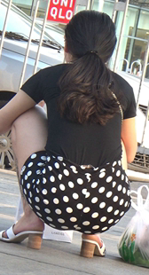 翘臀美少妇圆点短裤白皙美腿大胸器