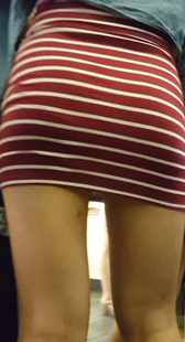 紧身连衣裙饱满翘臀长发妹子