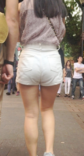 白色热裤翘臀妹子开发多