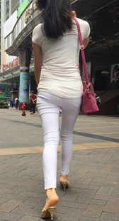 长发白色紧身裤翘臀妹子