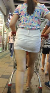 白色包臀翘臀熟女