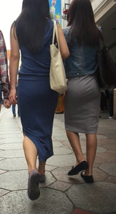 两个包臀裙翘臀妹子