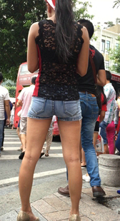 紧身牛仔短裤战斗力超强大