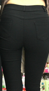 高跟打底大宽臀美女