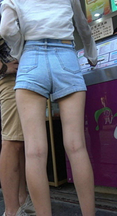 性感热裤大长腿美女