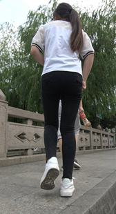 街拍打底裤少妇视频