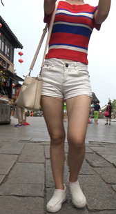 包臀白短裤小少妇