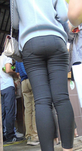 极品打底圆臀紧内痕美女太风骚