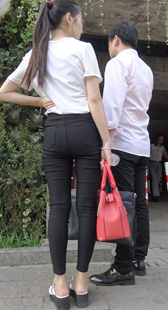 打底长腿紧臀美少妇