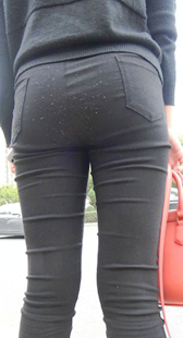 打底大屁股少妇等公交