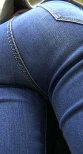 极品翘臀牛仔裤美女逛超市