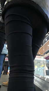 商场电梯紧身黑牛