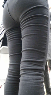 黑紧裤翘臀老板娘