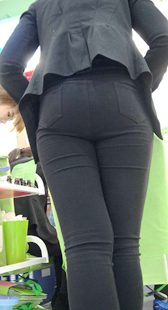 巨臀黑裤美容店小妹第一季