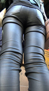 紧身皮裤美臀美少妇第二季