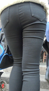 古街打底裤紧臀少妇