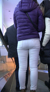 商场重口味白牛仔宽臀少妇