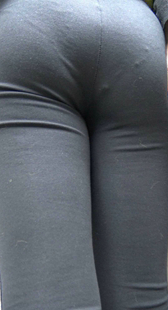 健美裤翘臀美少妇前后特写内痕紧