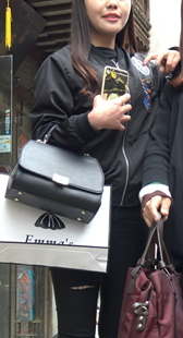 打底裤紧内痕靓靓妹玩自拍