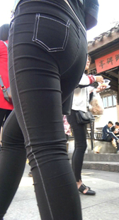 高跟黑牛仔南瓜臀少妇