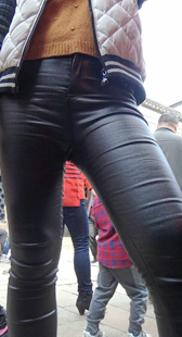 超紧皮裤包臀三角区前后摄