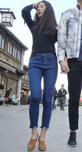 牛仔裤小高跟大美女