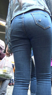 鹰眼力荐超紧牛仔裤翘臀少妇